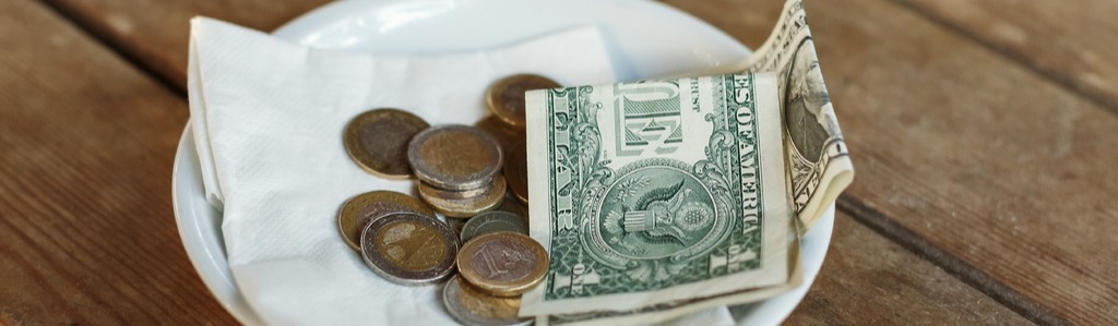 No tax on tips -877763648-1